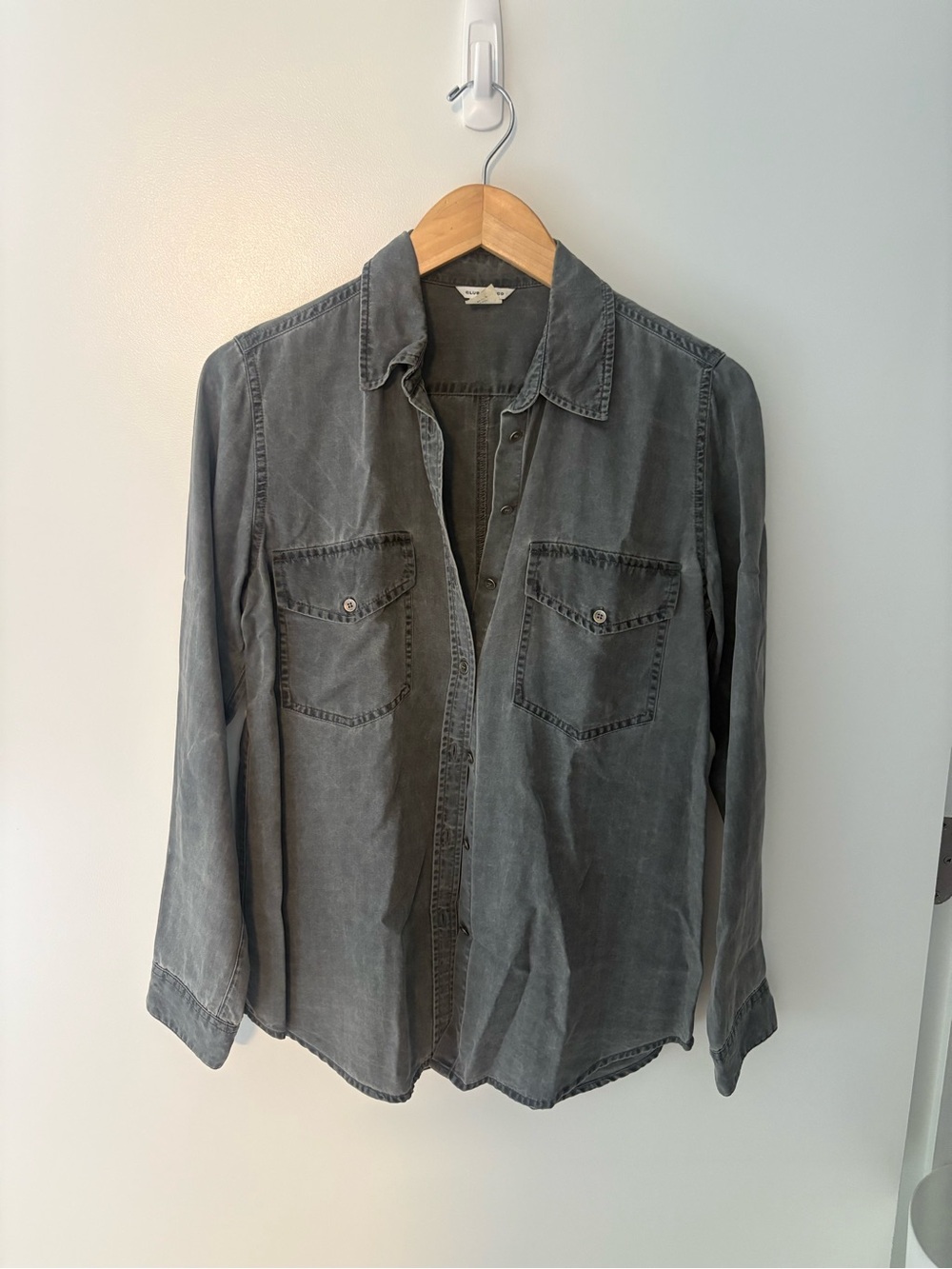 Club Monaco Small Washed Gray Button-Front Shirt